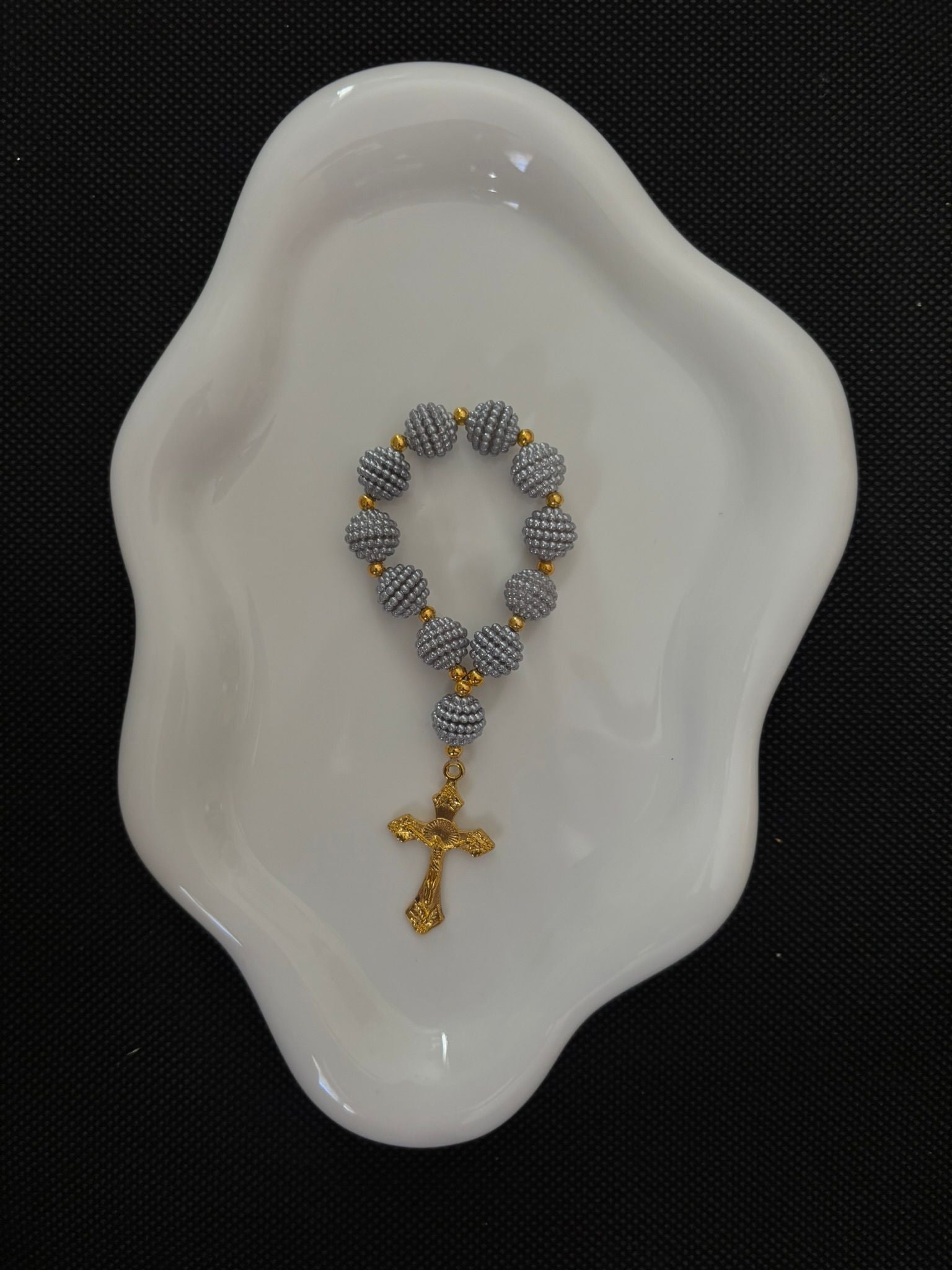 Dizainier "Éclat d'Argent" – Perles Perlées & Croix Dorée